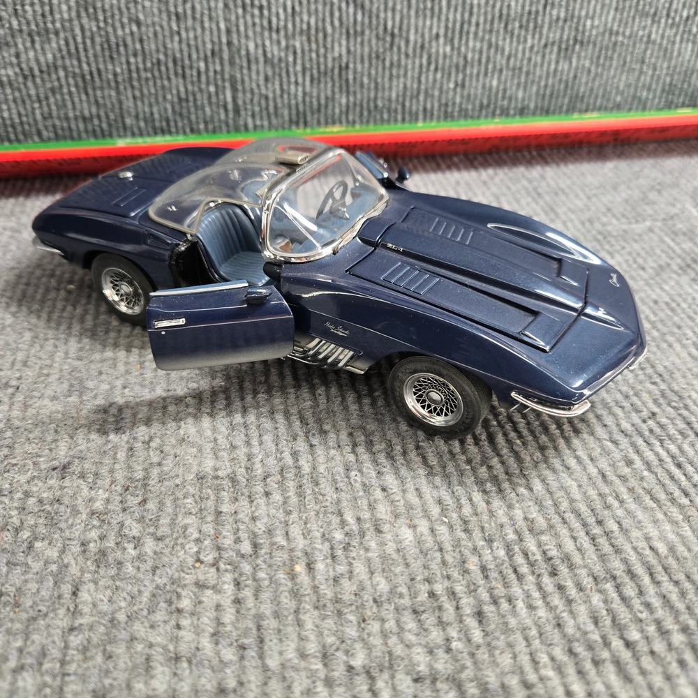 Chevrolet Corvette Mako Shark diecast Model Car 1:24 Franklin Mint